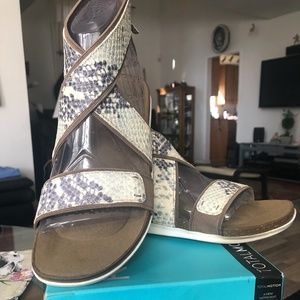 Womens Rockport gladiator sandals
